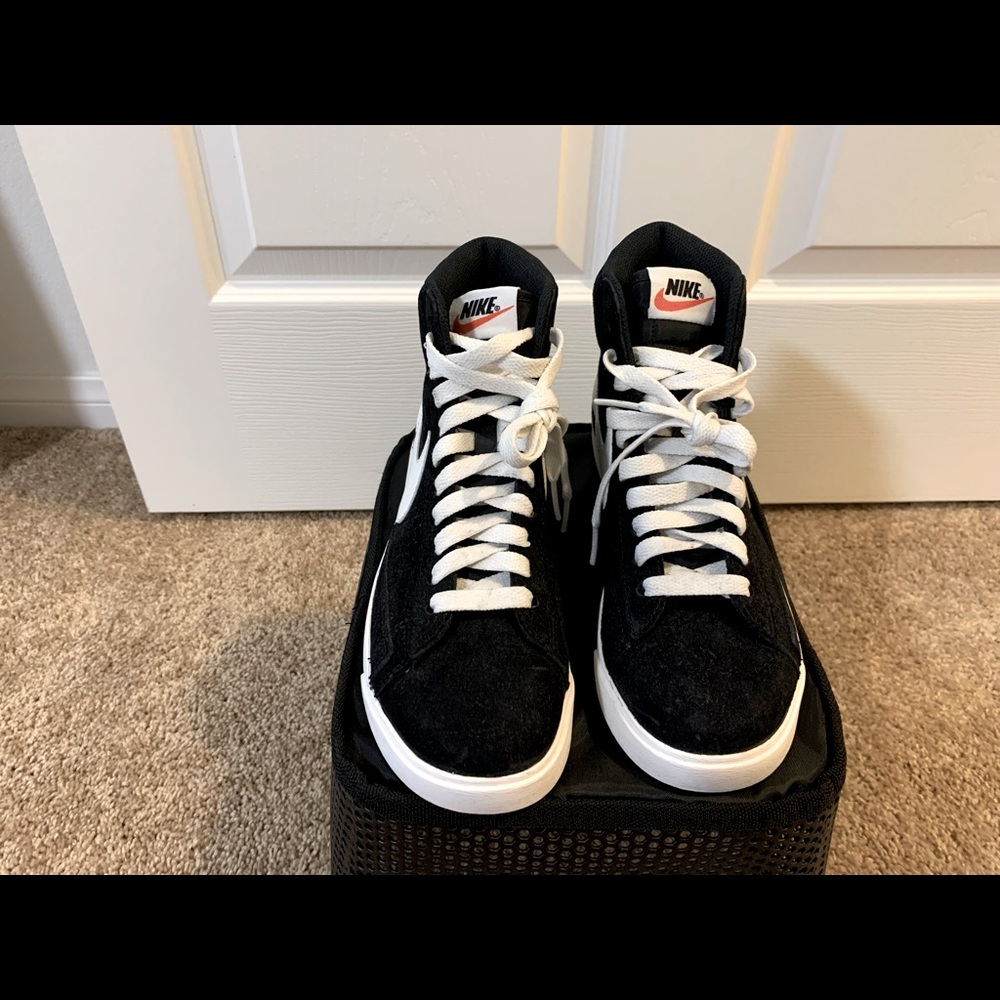 BRAND NEW Women NIKE Blazer Mid Suede High Top Sneakers in size 7